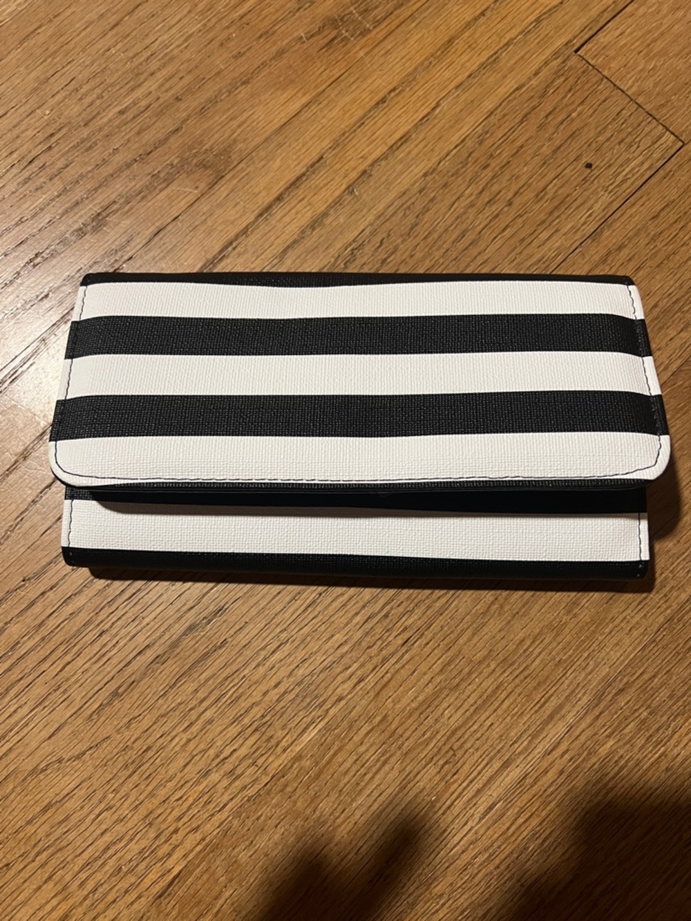 Kut from the Kloth black and white wallet